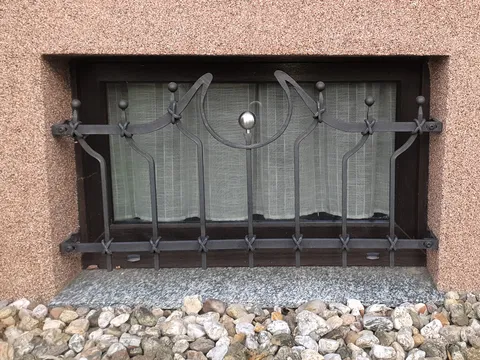 Fenstergitter mit Edelstahlkugel